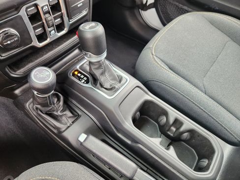 Used 2025 Jeep Wrangler Sahara w/ Safety Group image 28