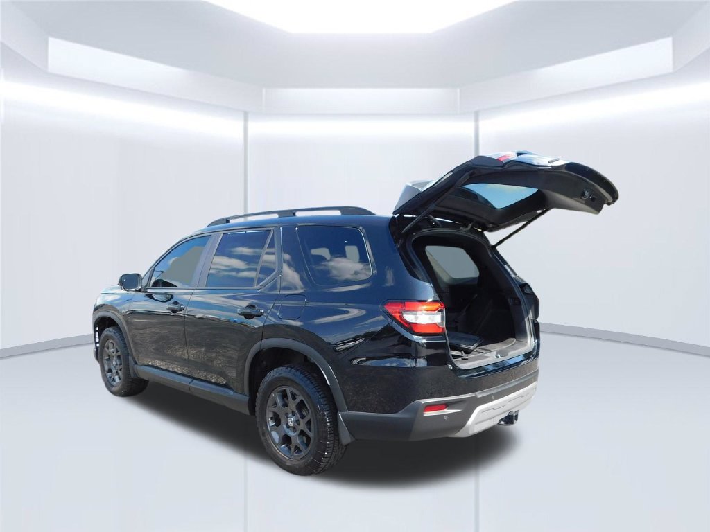Used 2025 Honda Pilot TrailSport image 26