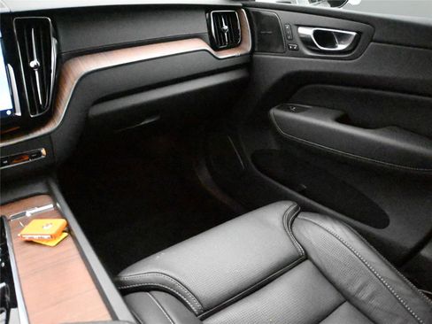 Used 2023 Volvo XC60 B6 Ultimate w/ Climate Package image 16