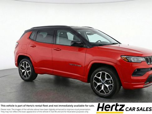 Used 2025 Jeep Compass Limited image 1