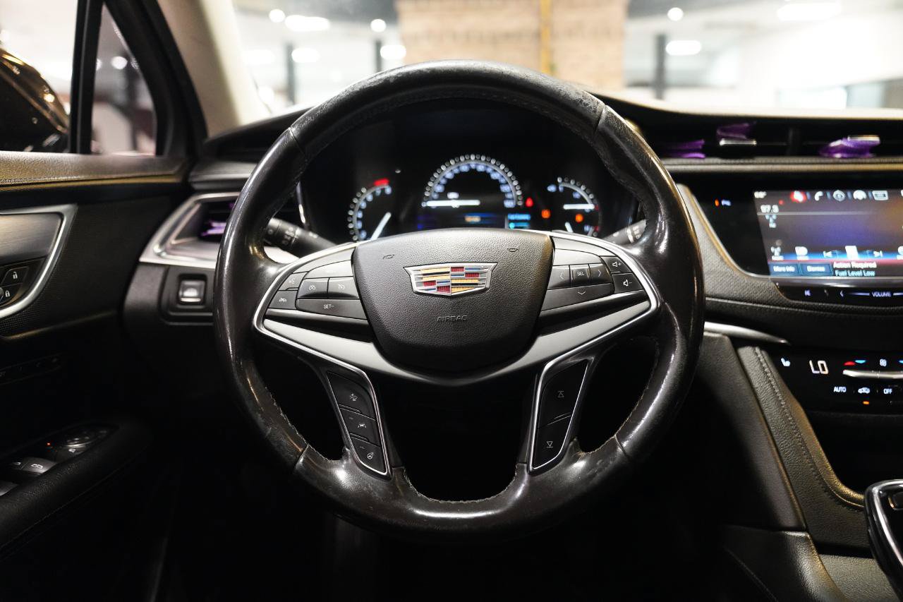 Used 2018 Cadillac XT5 Luxury w/ LPO, Black Ice Package FWD image 32