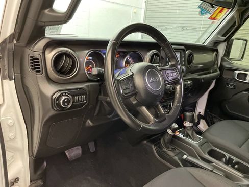Used 2021 Jeep Gladiator Overland AWD/4WD image 18