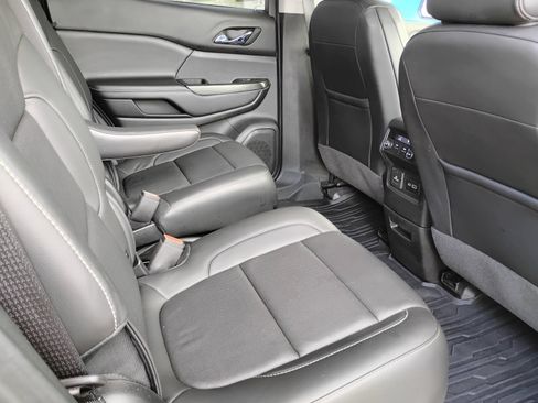 Used 2023 GMC Acadia SLT w/ LPO, Floor Liner Package FWD image 27