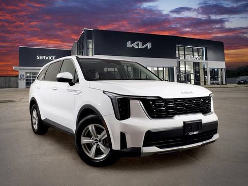 Certified 2025 Kia Sorento LX FWD image 1