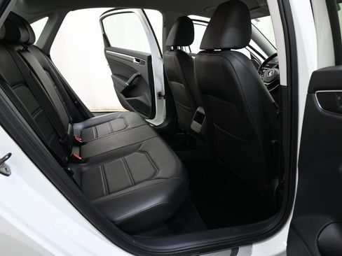 Used 2017 Volkswagen Passat 1.8T R-Line image 24