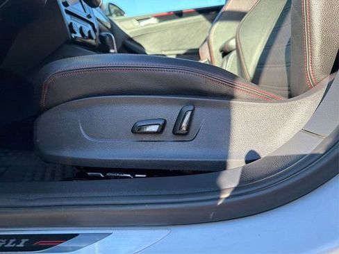 Used 2017 Volkswagen Jetta GLI image 18