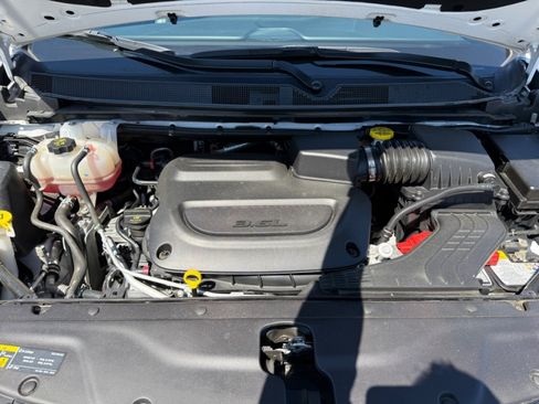 Used 2025 Chrysler Pacifica Select FWD image 41