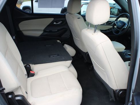 Used 2022 Chevrolet Traverse LS FWD image 24