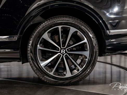 Used 2022 Bentley Bentayga image 12