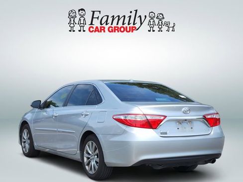 Used 2016 Toyota Camry XLE w/ Moonroof Package FWD image 3