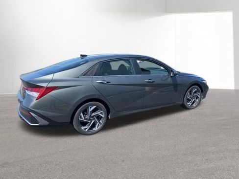 Certified 2025 Hyundai Elantra SEL FWD image 5