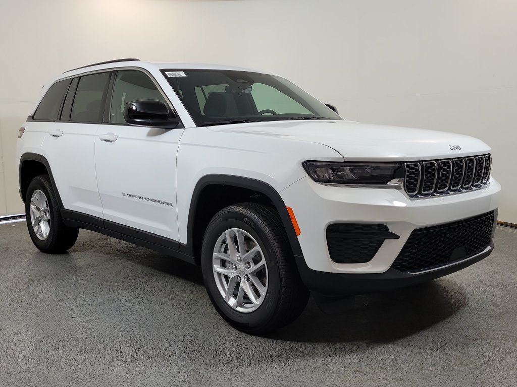 New 2026 Jeep Grand Cherokee Laredo RWD image 1