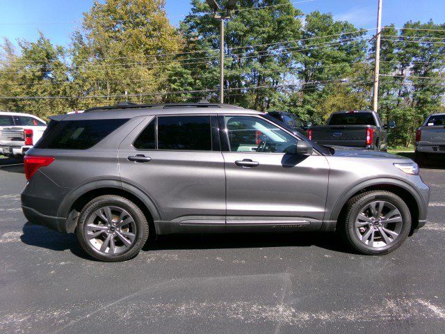 Used 2021 Ford Explorer XLT w/ Equipment Group 202A AWD/4WD image 10