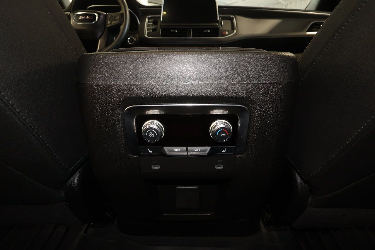 Used 2024 GMC Yukon XL AT4 w/ AT4 Premium Plus Package AWD/4WD image 32