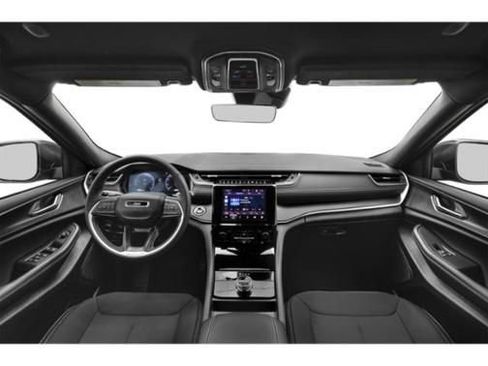 Used 2025 Jeep Grand Cherokee Limited w/ Luxury Tech Group II RWD image 8