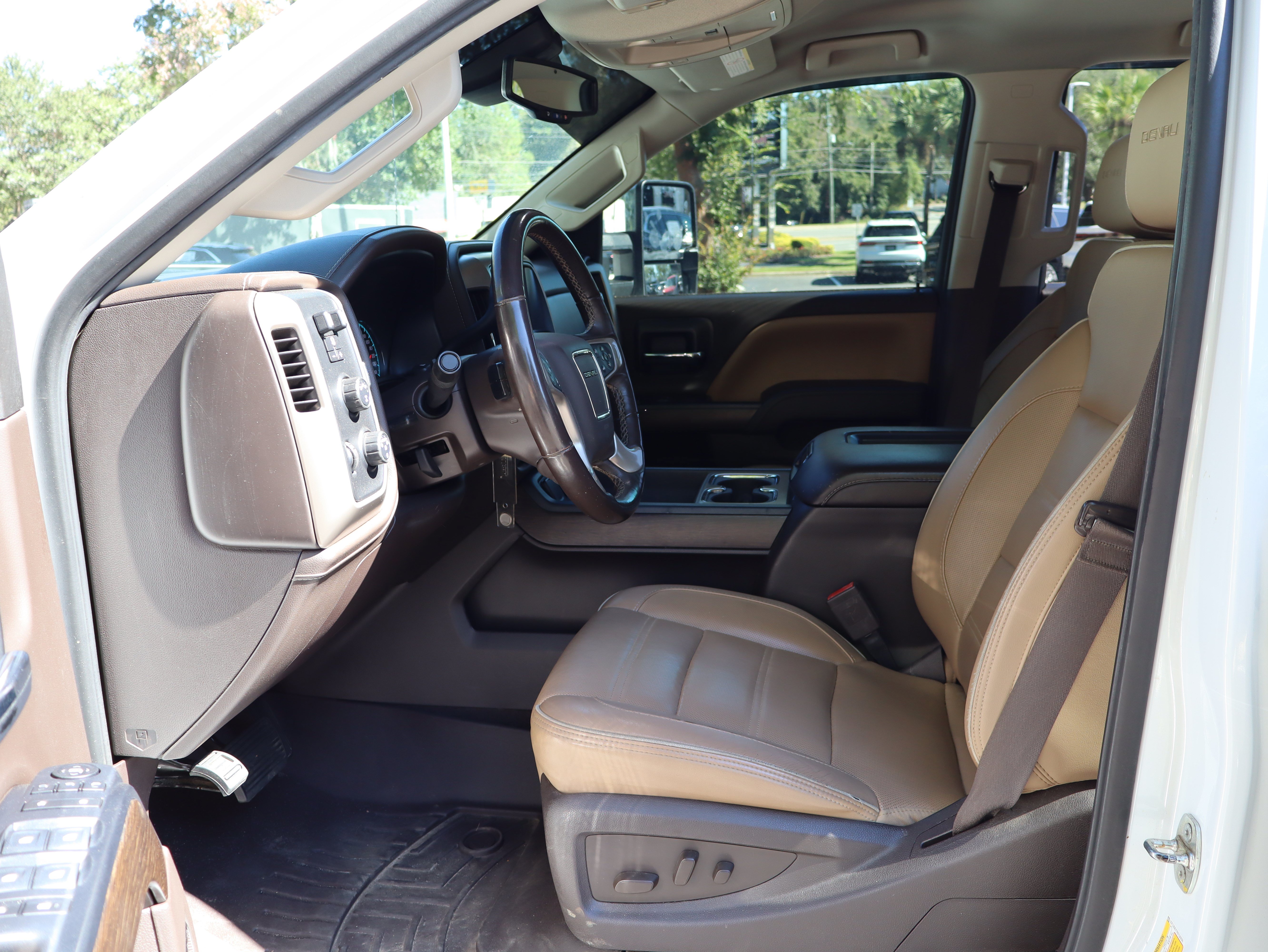 Used 2019 GMC Sierra 2500 Denali w/ Duramax Plus Package AWD/4WD image 25