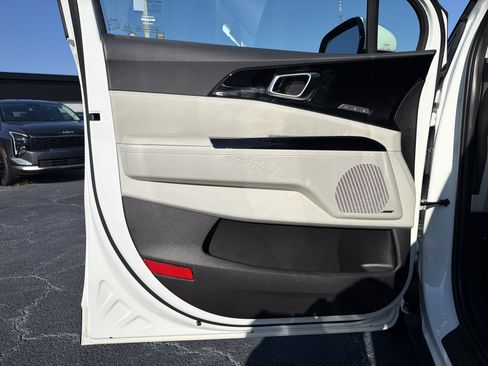 Used 2024 Kia Carnival SX Prestige FWD image 8