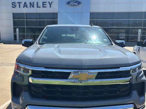 Used 2024 Chevrolet Silverado 1500 LT w/ Leather Package AWD/4WD image 2