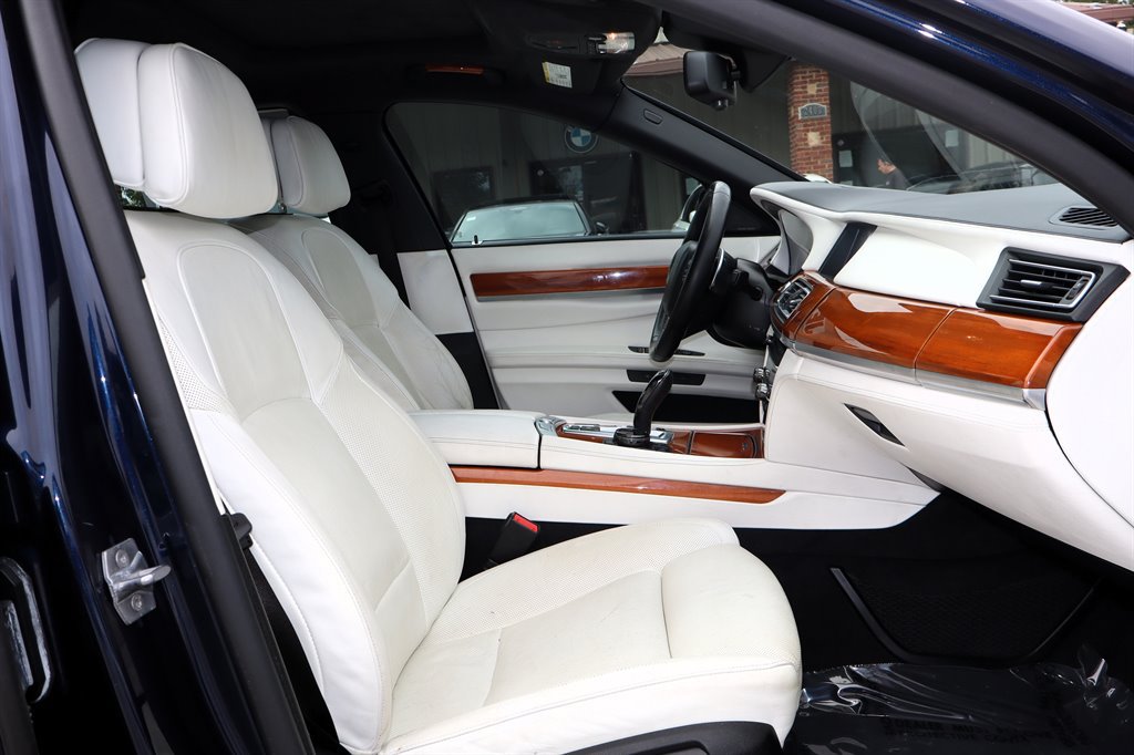 Used 2015 BMW 750Li RWD image 11