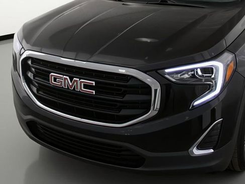 Used 2020 GMC Terrain SLE w/ Driver Convenience Package image 11