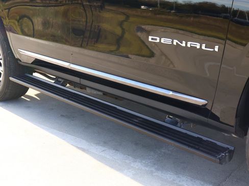 Used 2024 GMC Yukon Denali Ultimate AWD/4WD image 8