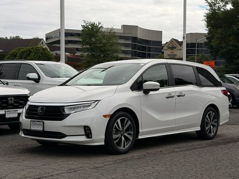 Used 2024 Honda Odyssey Touring image 2