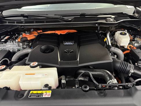 Used 2024 Toyota Sequoia Capstone AWD/4WD image 37