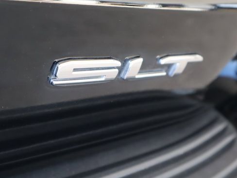 Used 2023 GMC Yukon XL SLT image 57