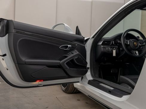 Used 2019 Porsche 911 Turbo S image 17