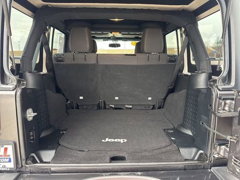 Used 2016 Jeep Wrangler Unlimited Sahara w/ Connectivity Group image 28