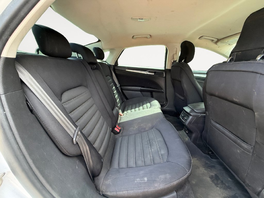 Used 2015 Ford Fusion SE FWD image 15