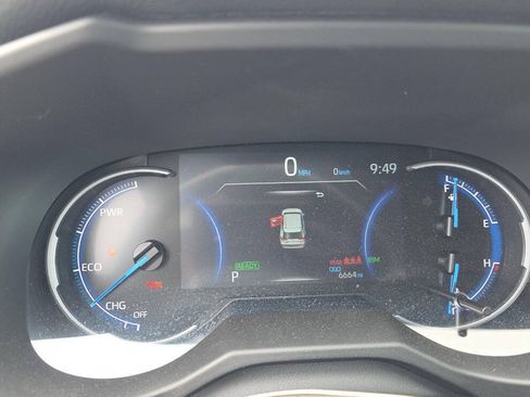 Used 2024 Toyota RAV4 LE AWD/4WD image 10
