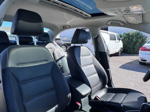 Used 2017 Volkswagen Jetta SE image 16
