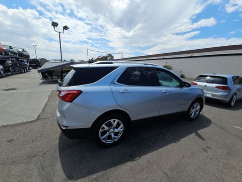 Used 2018 Chevrolet Equinox LT FWD image 2