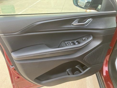 Used 2025 Jeep Grand Cherokee L Altitude image 9