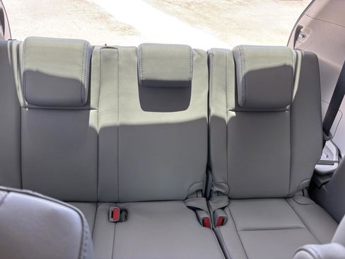 Used 2016 Toyota Highlander Limited Platinum image 9