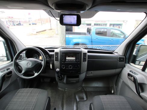 Used 2018 Mercedes-Benz Sprinter 2500 image 12