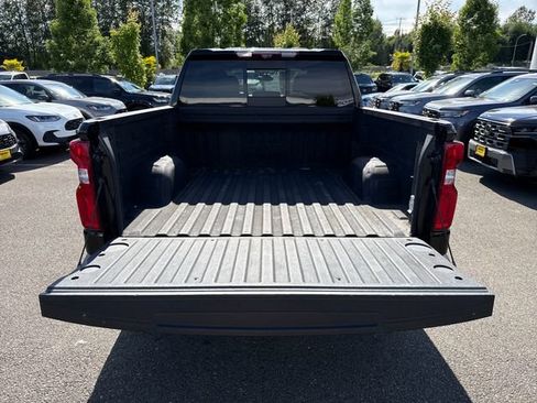 Used 2020 Chevrolet Silverado 1500 High Country w/ Technology Package AWD/4WD image 13