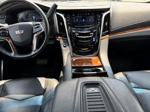Used 2020 Cadillac Escalade Premium Luxury w/ Escalade Sport Edition AWD/4WD image 14