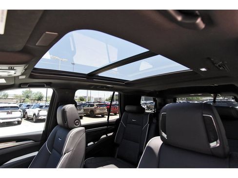 Used 2026 Cadillac Escalade Luxury AWD/4WD image 29
