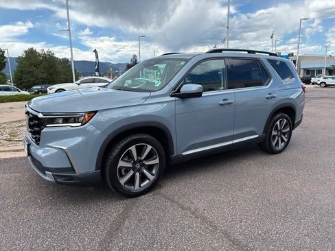 Used 2025 Honda Pilot Touring image 3
