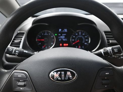Used 2017 Kia Forte LX FWD image 14