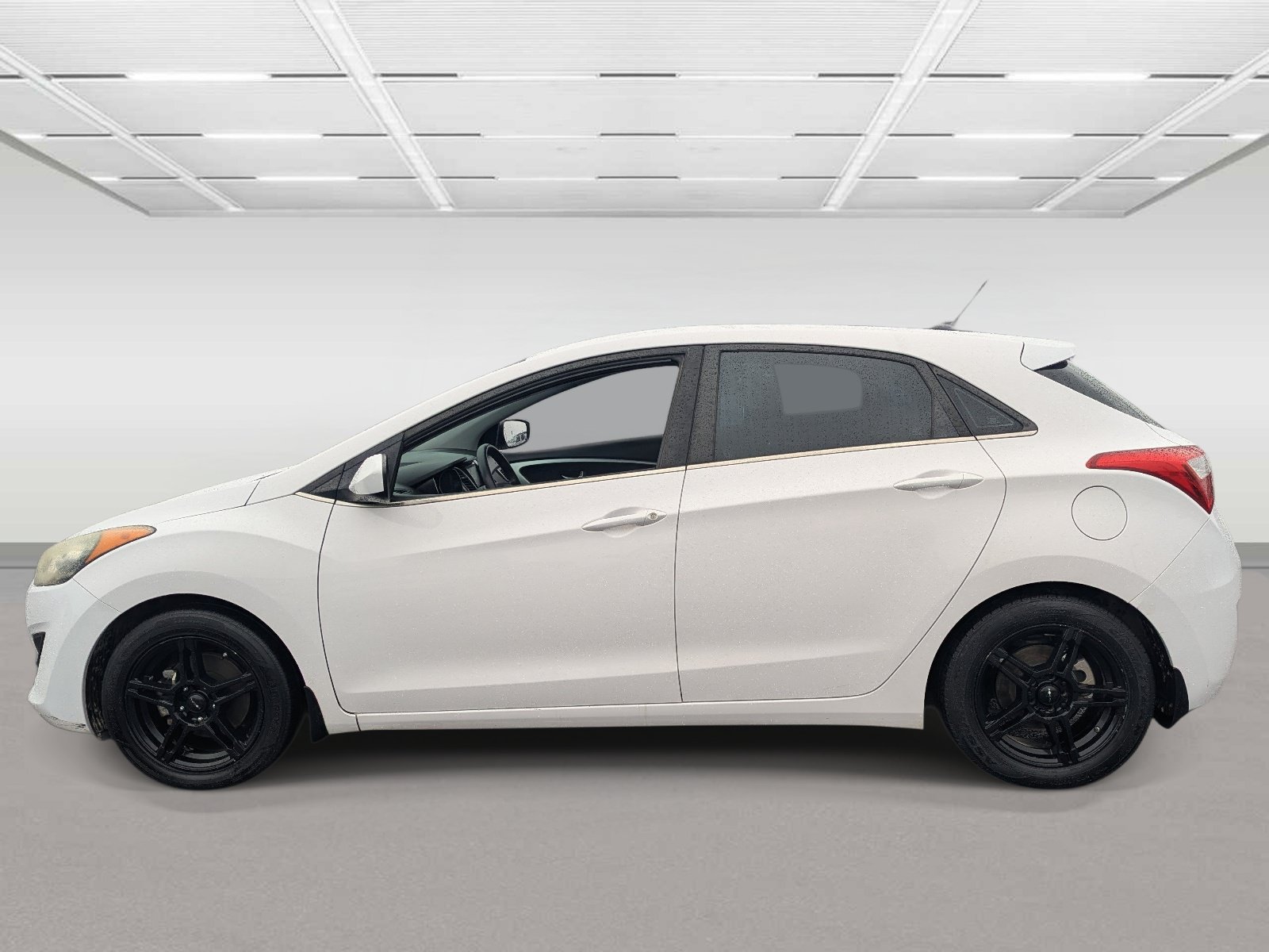 Used 2016 Hyundai Elantra GT FWD image 2