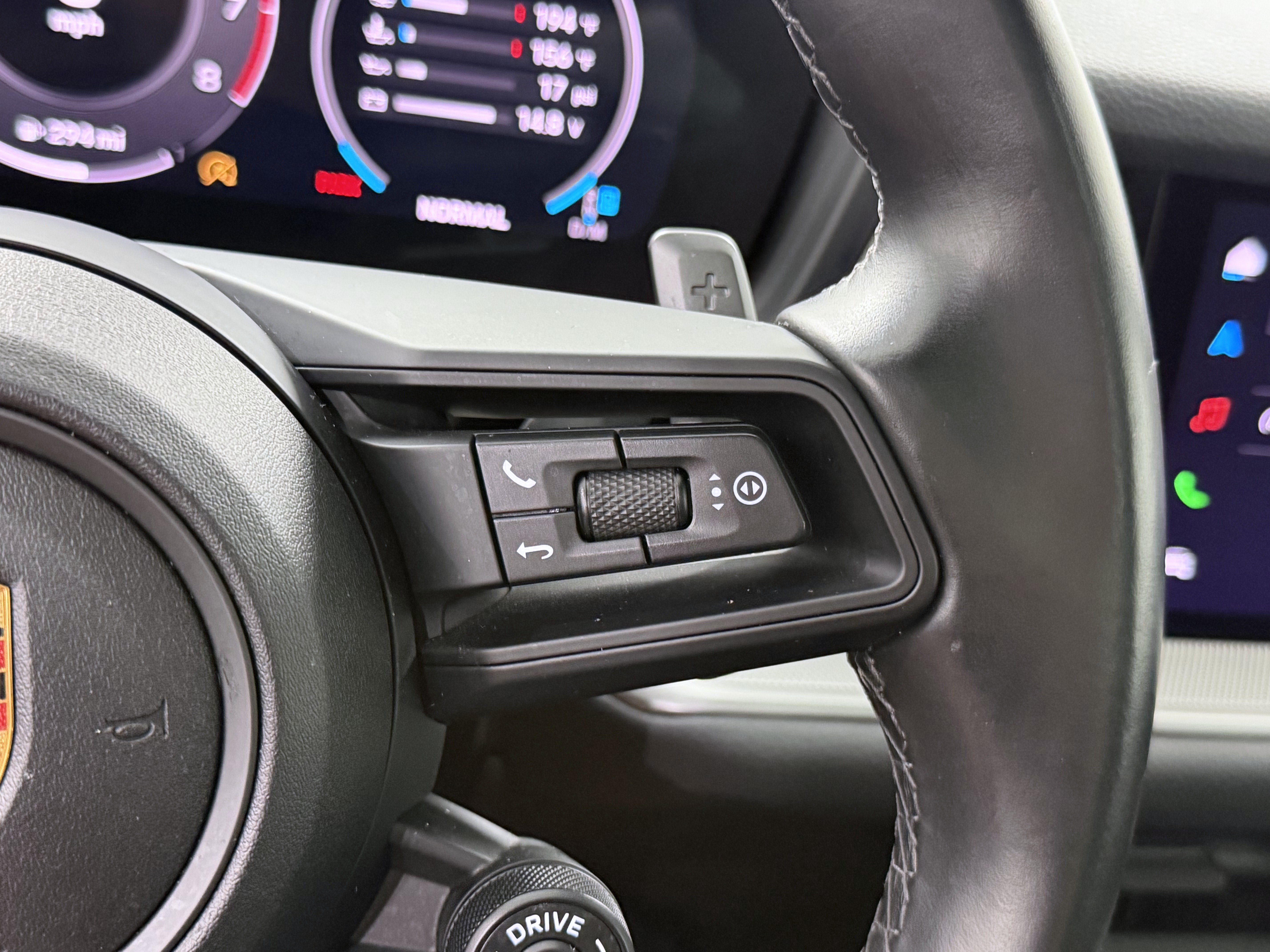 Certified 2024 Porsche Cayenne Coupe AWD/4WD image 49