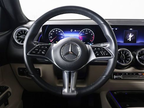 Used 2024 Mercedes-Benz GLB 250 4MATIC w/ Driver Assistance Package image 36