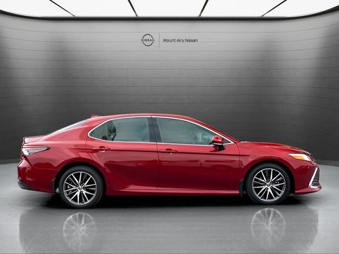 Used 2022 Toyota Camry XLE AWD/4WD image 16