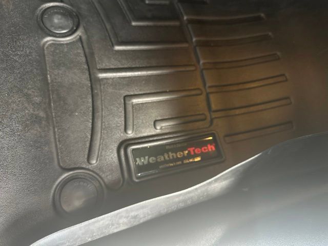 Used 2016 Jeep Wrangler Unlimited Sahara w/ Connectivity Group AWD/4WD image 16