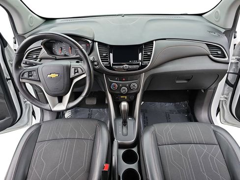 Used 2022 Chevrolet Trax LT w/ Redline Edition image 9