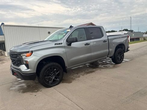 Used 2024 Chevrolet Silverado 1500 Custom Trail Boss w/ LPO, Dark Essentials Package AWD/4WD image 2