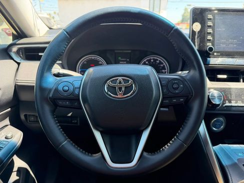 Used 2021 Toyota Venza LE AWD/4WD image 21